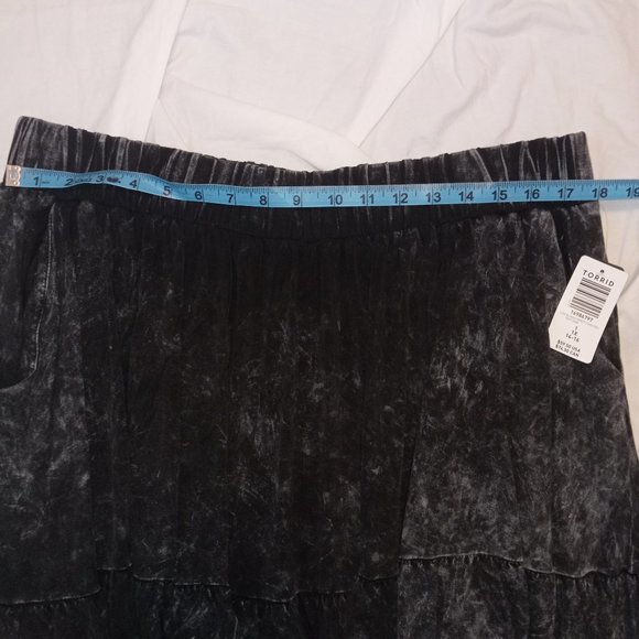 Torrid Plus Size Mini Super Soft Tiered Mineral Black Circle Skirt NWT - Picture 3 of 6